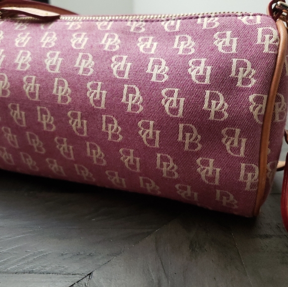 *SOLD* NWOT Dooney & Bourke barrel bag - Picture 3 of 7